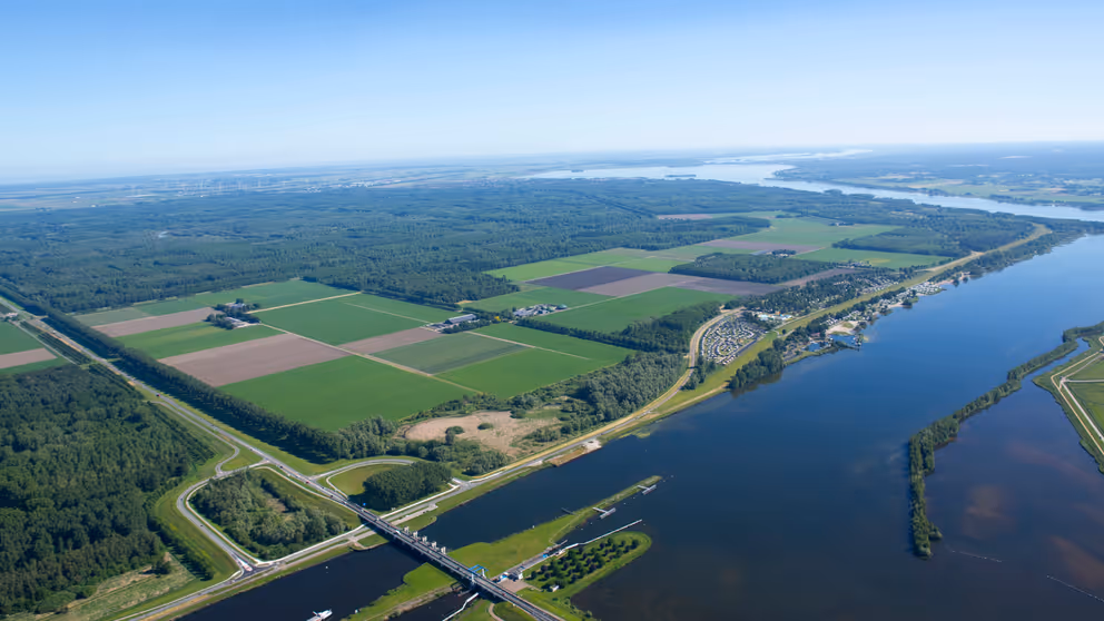Luchtfoto van een deel van Nederland.