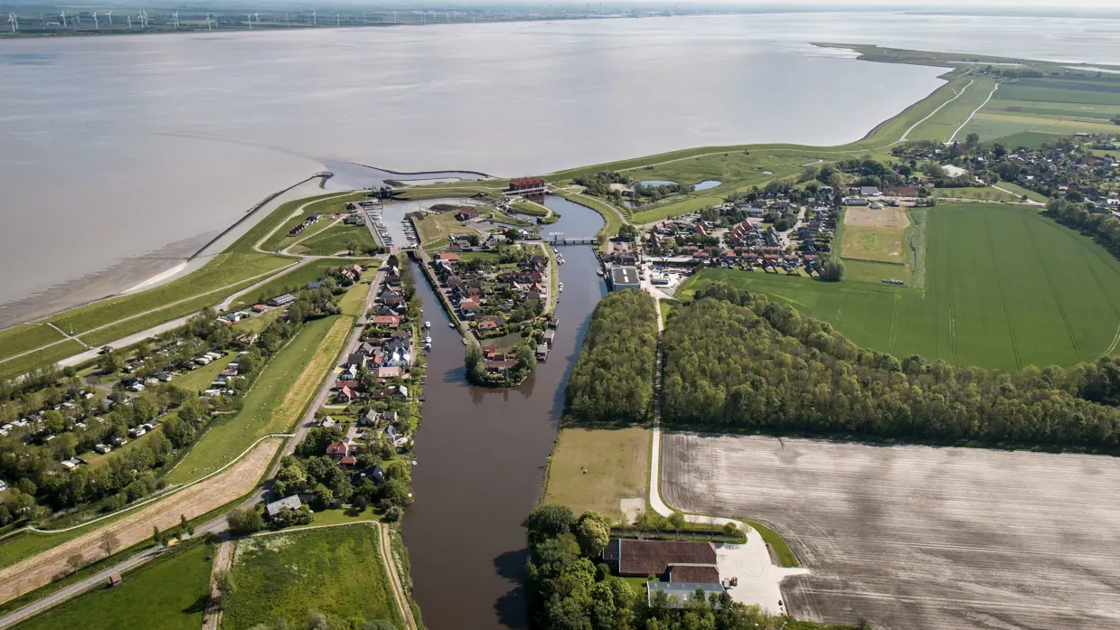Dronebeeld bovenaanzicht Delfzijl.