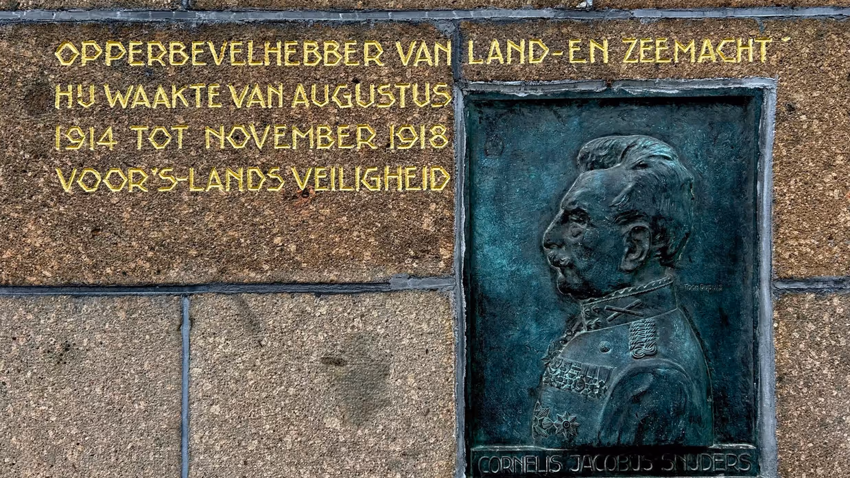 Detail van het monument. 
