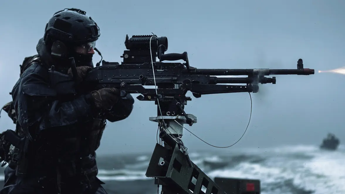 Militair schiet met een mitrailleur.