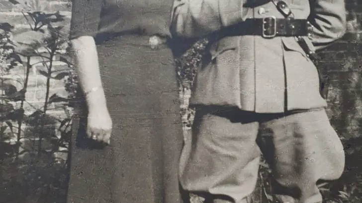Portretfoto militaire overgrootvader en overgrootmoeder van Thulai van Maanen.