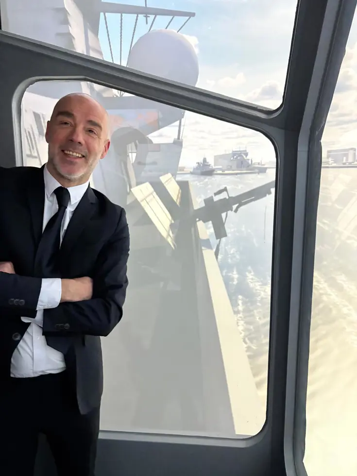 Portretfoto van een lachende projectmanager Dirk Maas.