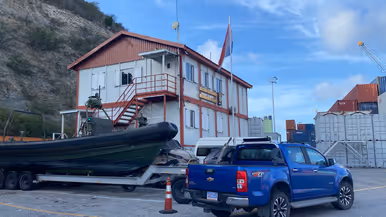 Het gedateerde marine steunpunt Pointe Blanche op Sint-Maarten.