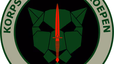 Het ronde embleem van de nieuwe 403 ResCie. In het midden de rode dolk die het KCT kenmerkt, bovenaan de tekst ‘Korps Commandotroepen’ en onderaan ‘403 ResCie’.