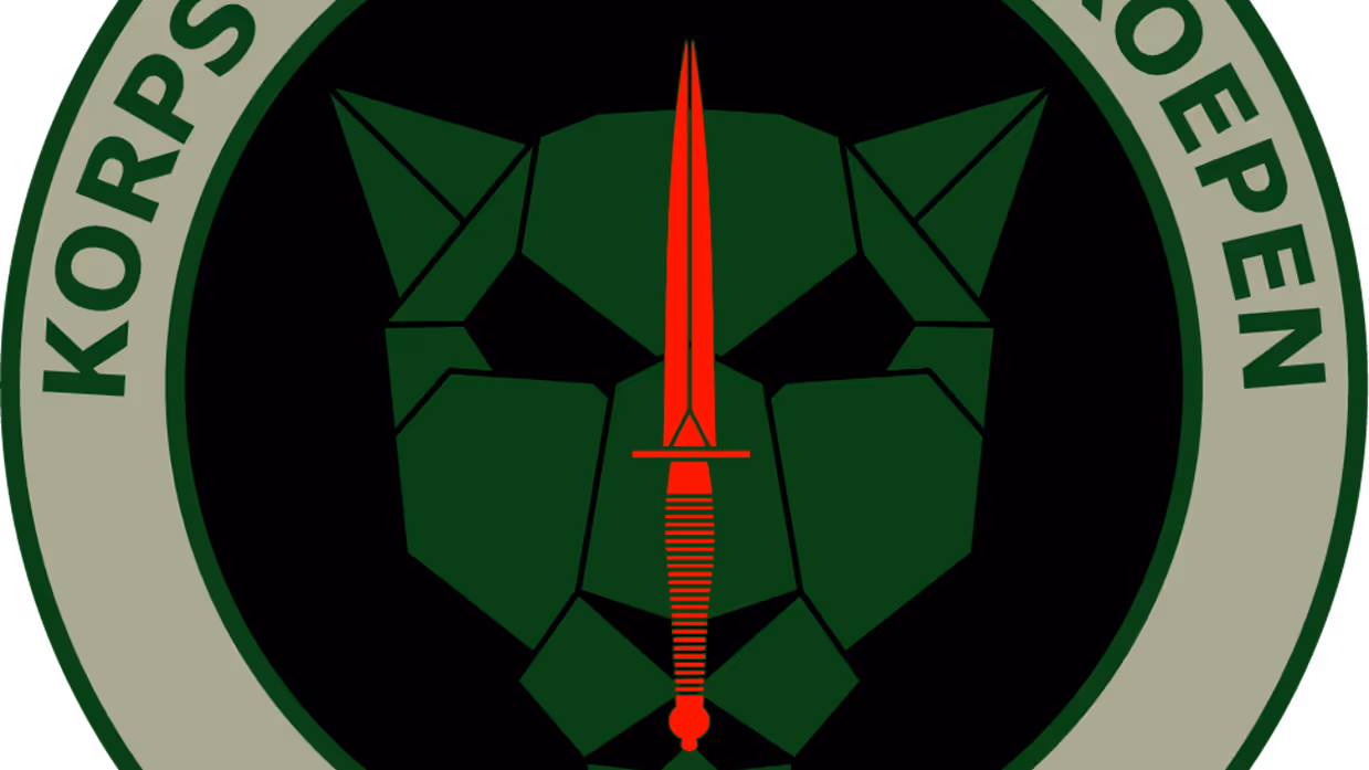 Het ronde embleem van de nieuwe 403 ResCie. In het midden de rode dolk die het KCT kenmerkt, bovenaan de tekst ‘Korps Commandotroepen’ en onderaan ‘403 ResCie’.