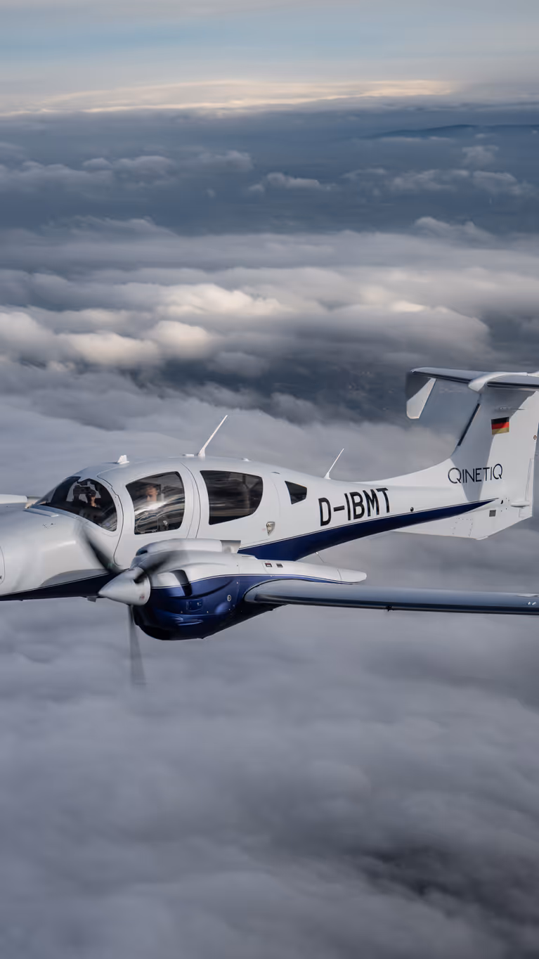 Diamond DA62 MPP patrouillevliegtuig in de lucht 
