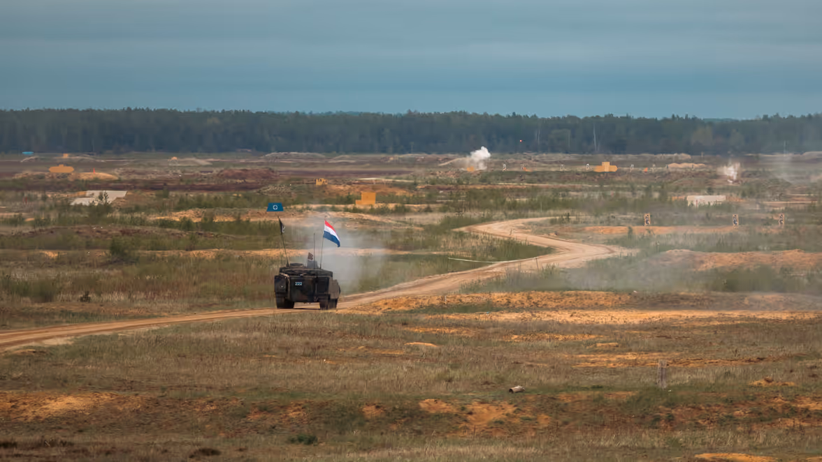  Nederlandse pantservoertuigen in het veld