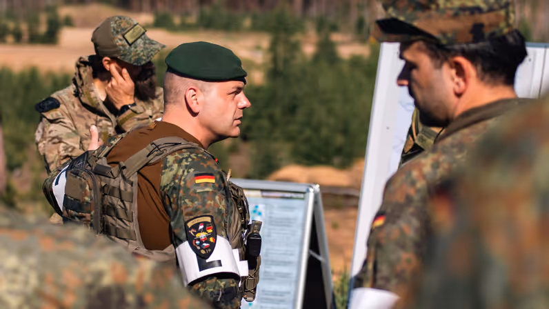 Bij een eventuele Russische inval verdedigt dit bataljon Litouwen. Sinds februari valt MNBG LTU niet langer onder de Litouwse Iron Wolf Brigade, maar onder Panzerbrigade 45. Nu staat het dus onder Duits bevel.
