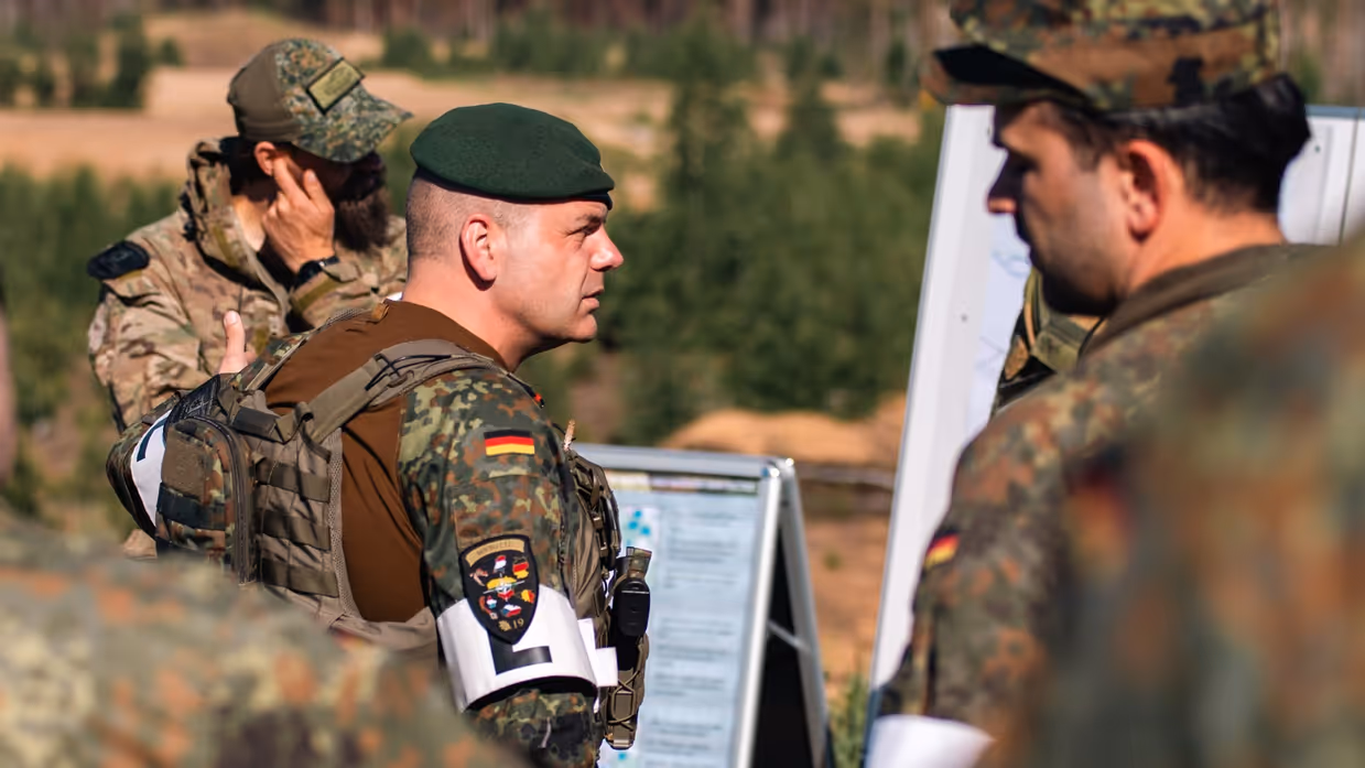Bij een eventuele Russische inval verdedigt dit bataljon Litouwen. Sinds februari valt MNBG LTU niet langer onder de Litouwse Iron Wolf Brigade, maar onder Panzerbrigade 45. Nu staat het dus onder Duits bevel.