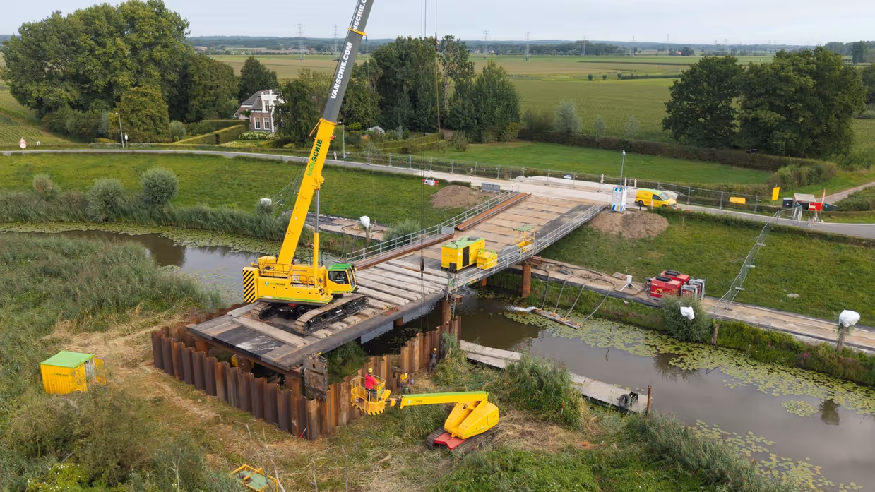 Bergingsvoertuig aan het werk.