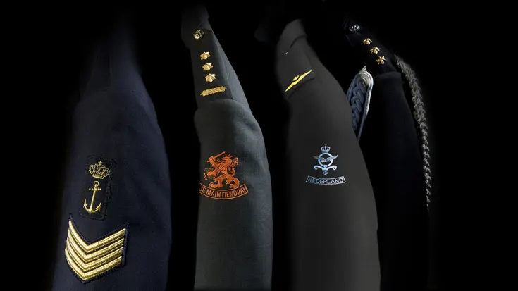 Uniformen van de 4 krijgsmachtdelen.