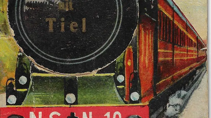 Voorzijde ansichtkaart uit 1940. Tekst: Groeten uit Tiel. Beeld: Stoomtrein met voorop geschreven NS Nr. 10.