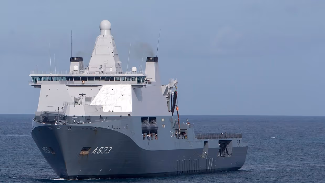 Archieffoto van een marineschip.