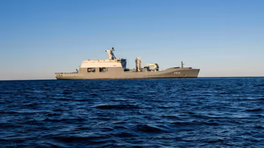 Afbeeldingen van het pannenkoekijs waar het schip doorheen vaart. Dit zijn kleine ijscirkels die in de zee liggen. Ook een foto van het schip dat in Botnische Golf dobbert.