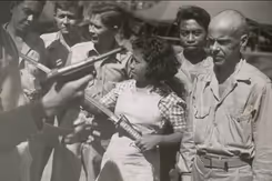 Leden van de verzetsgroep met wapens in hun handen. 