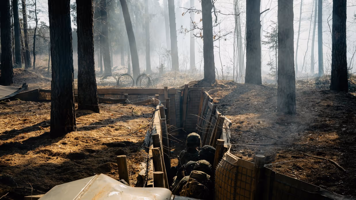 Militairen in een loopgraaf.