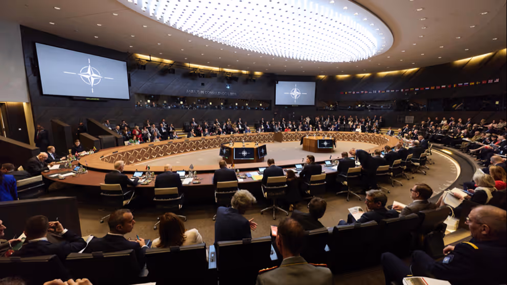 Defensieministers NAVO om grote ronde tafel