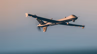 Een MQ-9 vliegend in de lucht. 