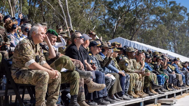 Ook De Commandant Der Strijdkrachten Was Aanwezig Links.
