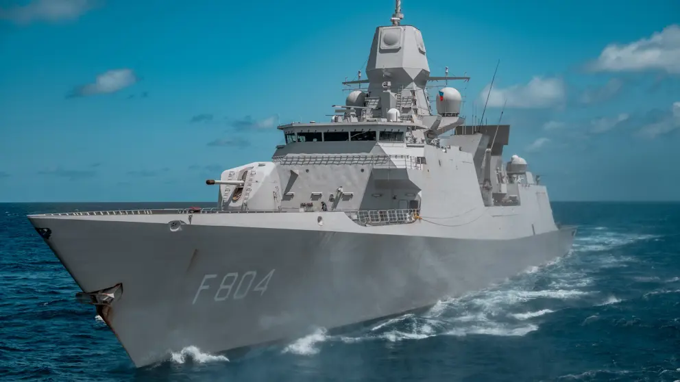 Zr.Ms. De Ruyter op open zee