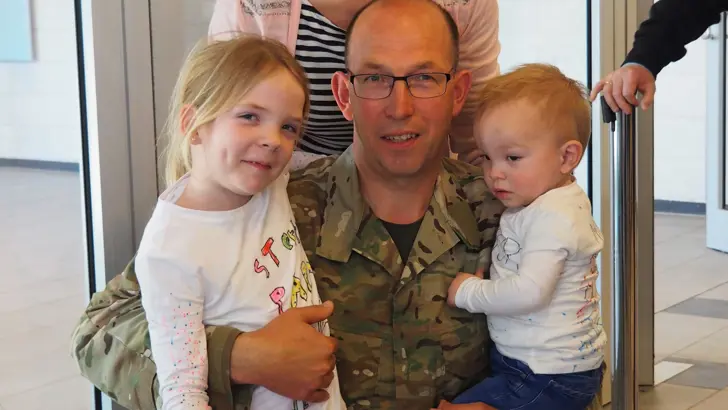 Militair met gezin.