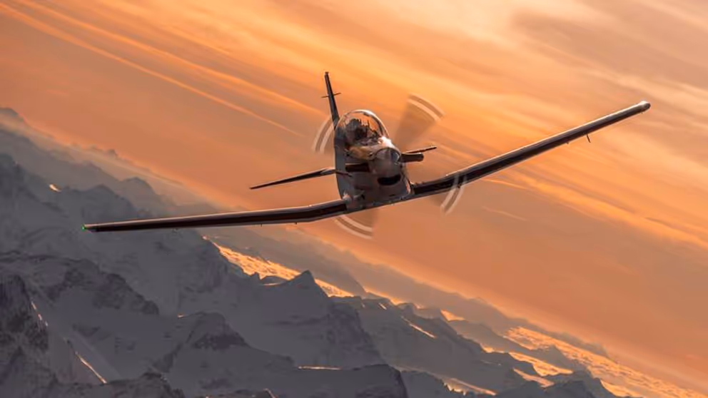 Een PC-7 MKX in de lucht.