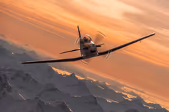 Een PC-7 MKX in de lucht.