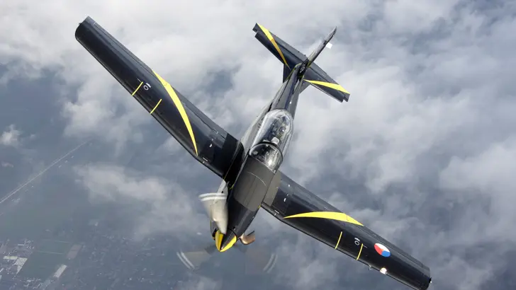 Pilatus PC-7 Turbo Trainers in de lucht.