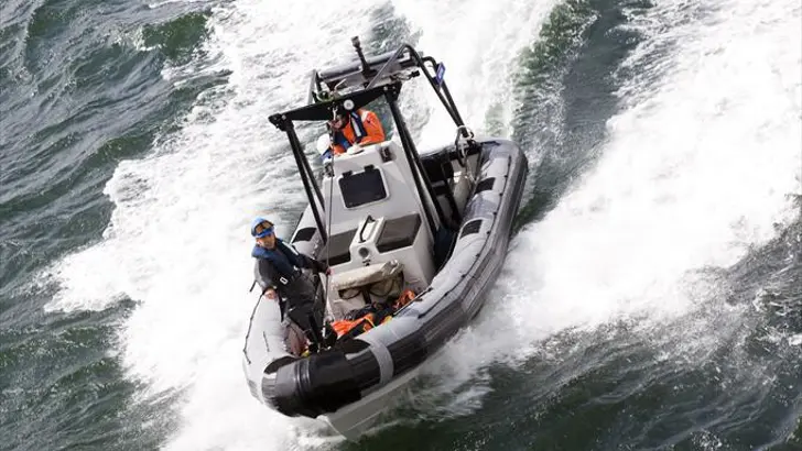 Een RHIB in actie op de Noordzee.