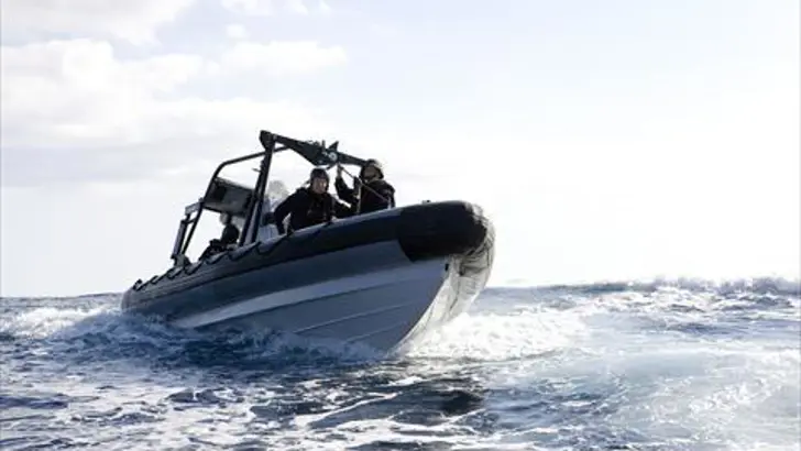 Een Rigid Hull Inflatable Boat 2000D, ook wel RHIB genoemd.