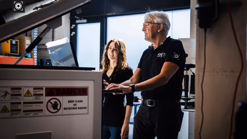 Voordat de radars het pand verlaten, testen specialisten de hardware en de software uitvoerig. 