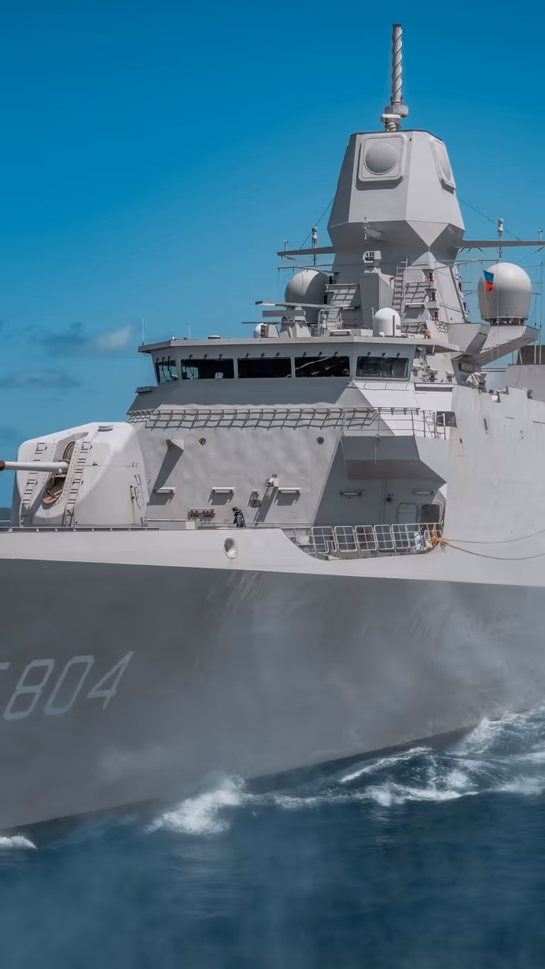 Zr.Ms. De Ruyter op volle zee.