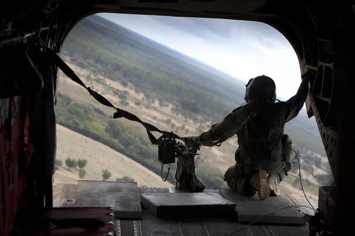 Militair in Chinook.