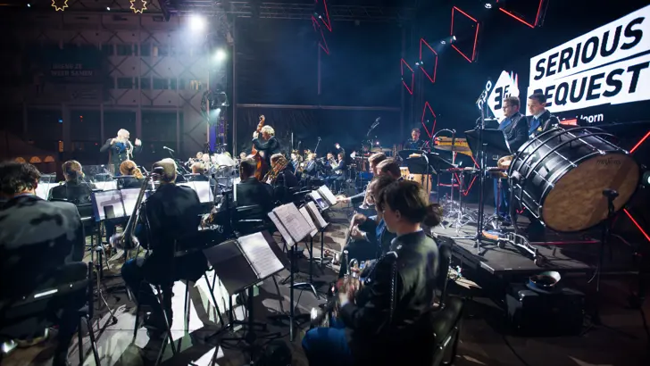 Optreden Orkest koninklijke marechaussee serious request 2017.