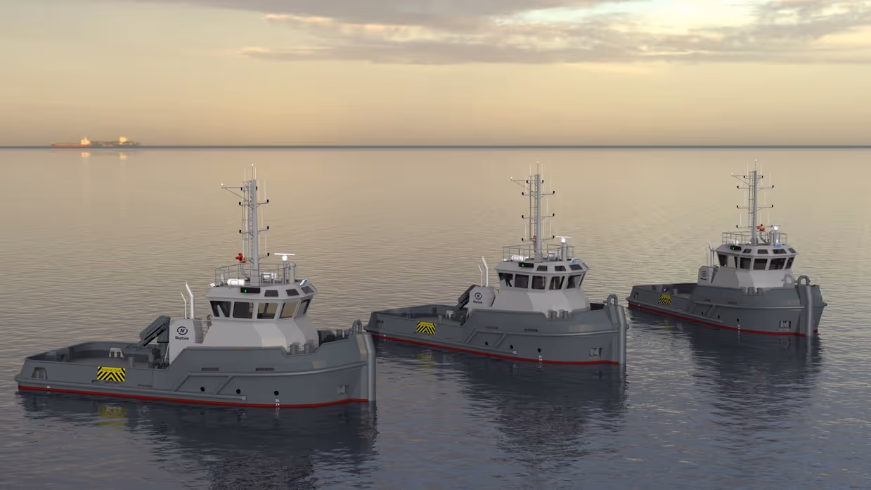 3 grijze sleepboten met witte kajuit in het water met de neuzen naar rechts.