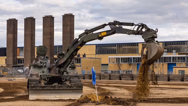 Een Kodiak is aan het graven. 