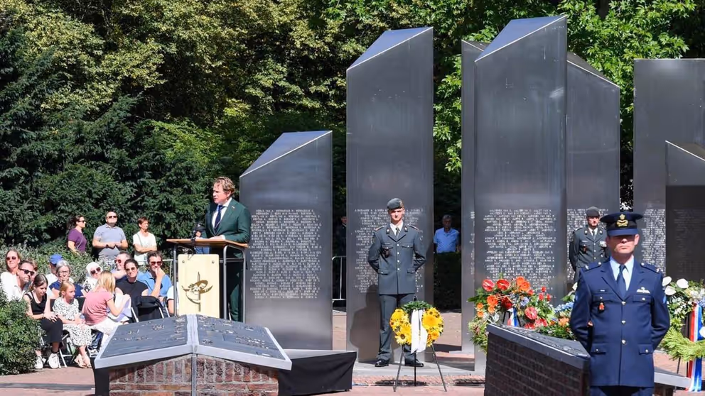staatssecretaris Tuinman spreekt tijdens Indieherdenking