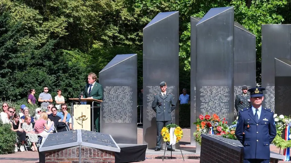 staatssecretaris Tuinman spreekt tijdens Indieherdenking
