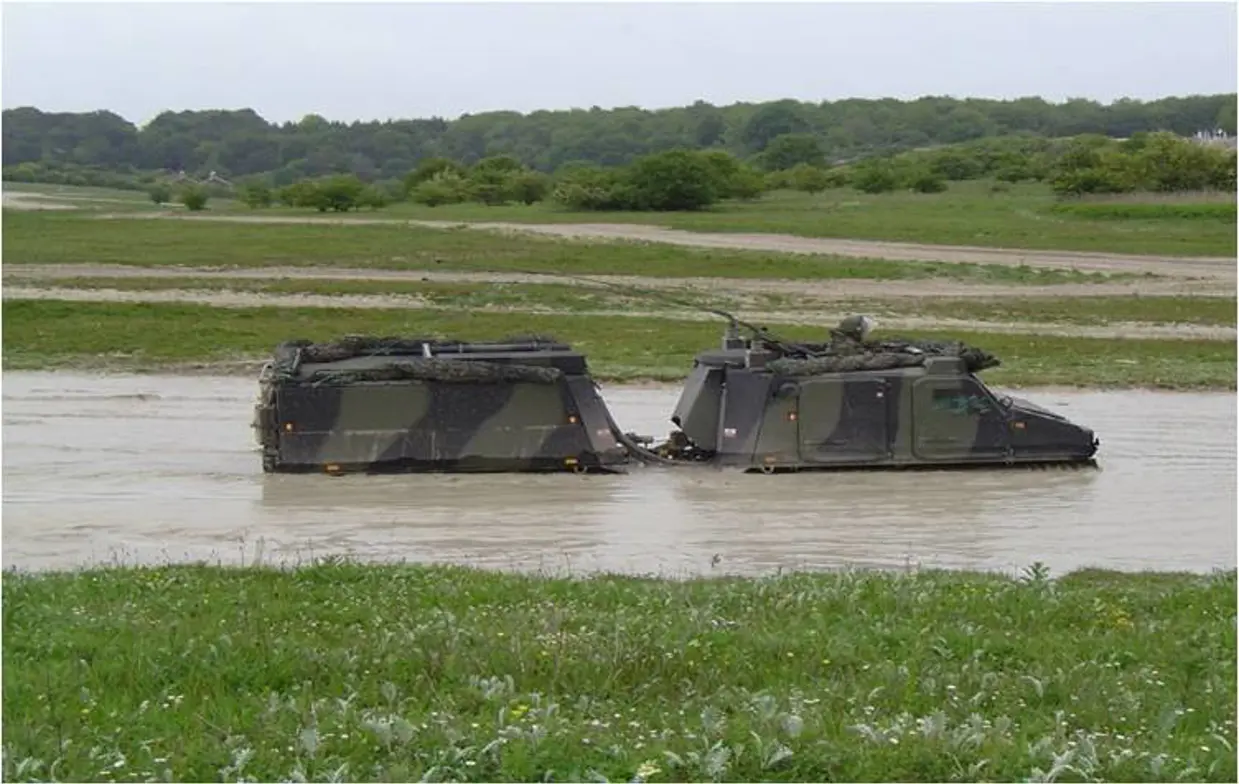 Viking BV S10 in het water.