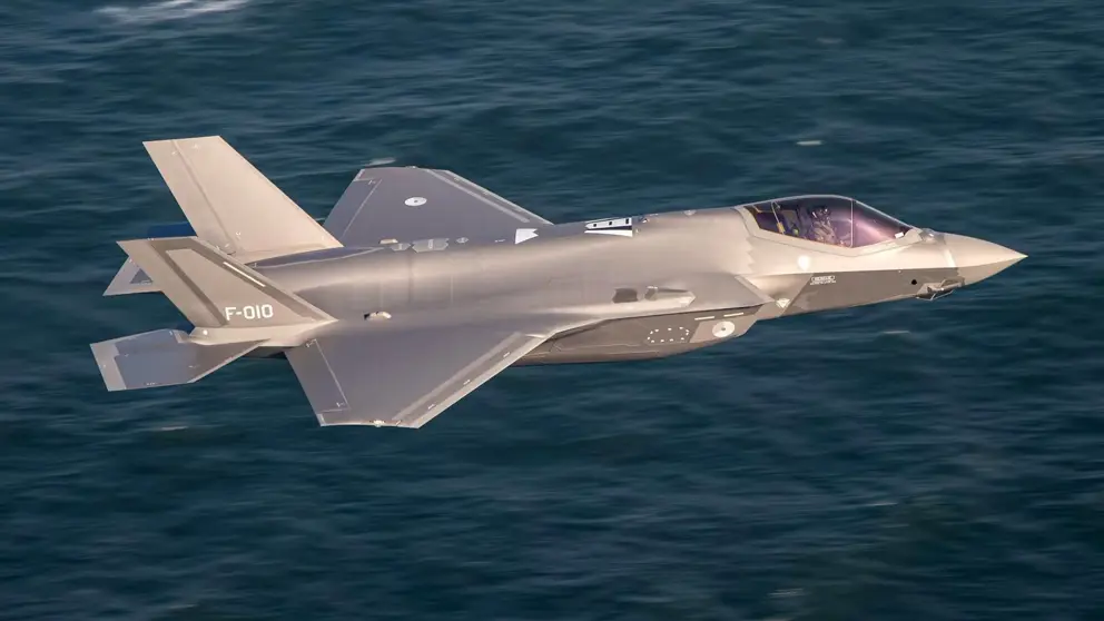 Een archieffoto van een F-35 in volle vlucht
