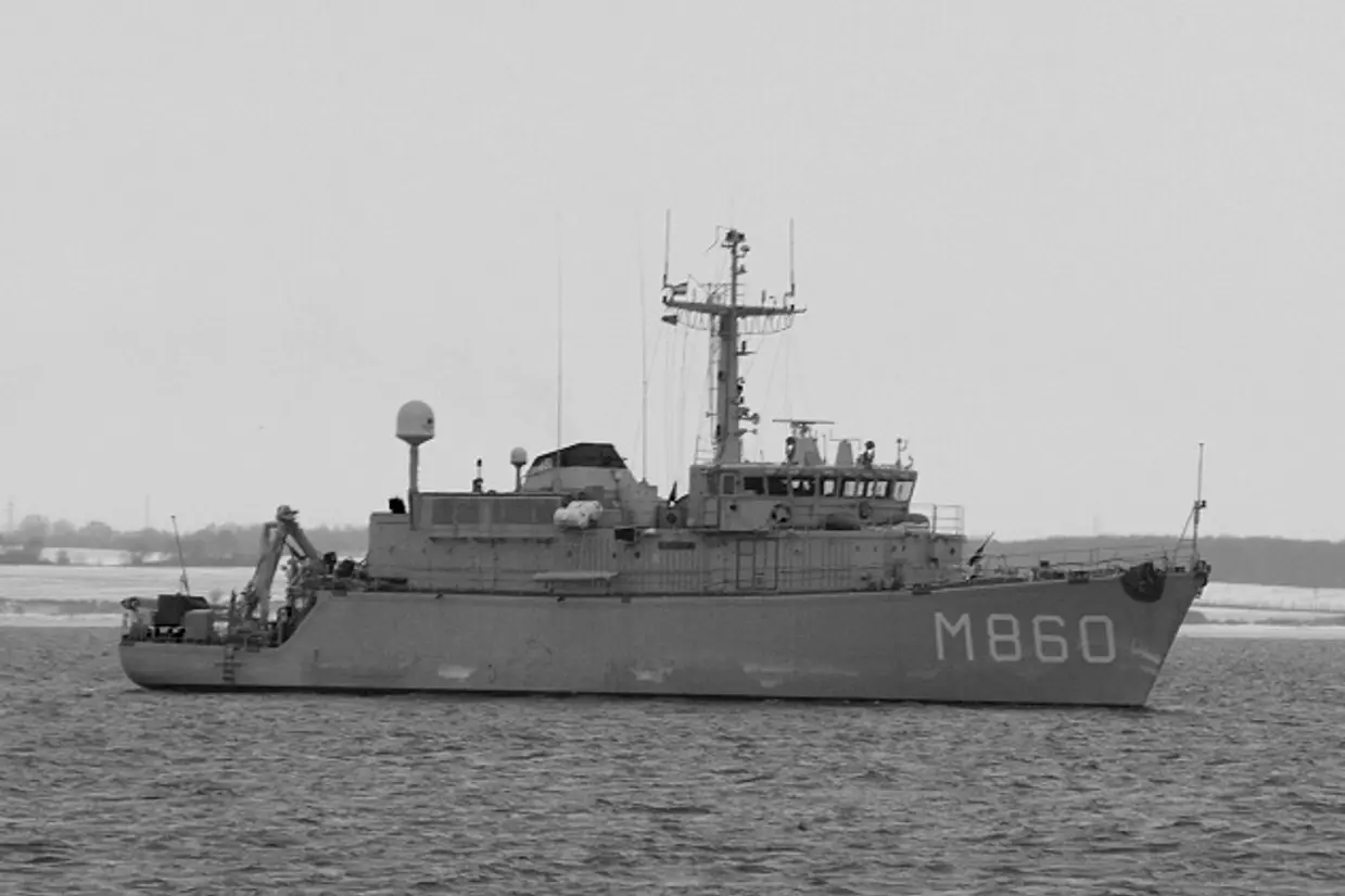 Zr.Ms. Schiedam met boegnummer M860.